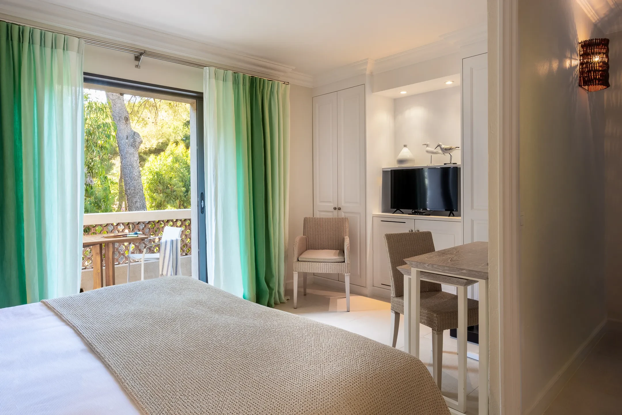 ch 438 002 24 5p6a8306 2160p